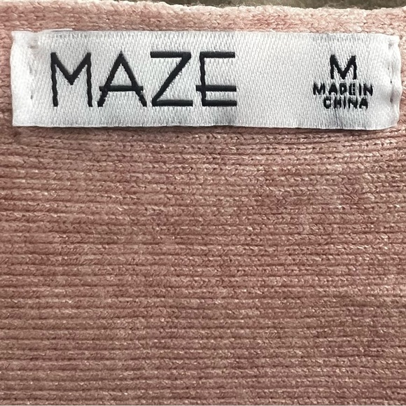 Women's Pink M Long Sleeve Sweater Girls Unite Bimbo Casual Lightweight Feminine - Picture 4 of 7